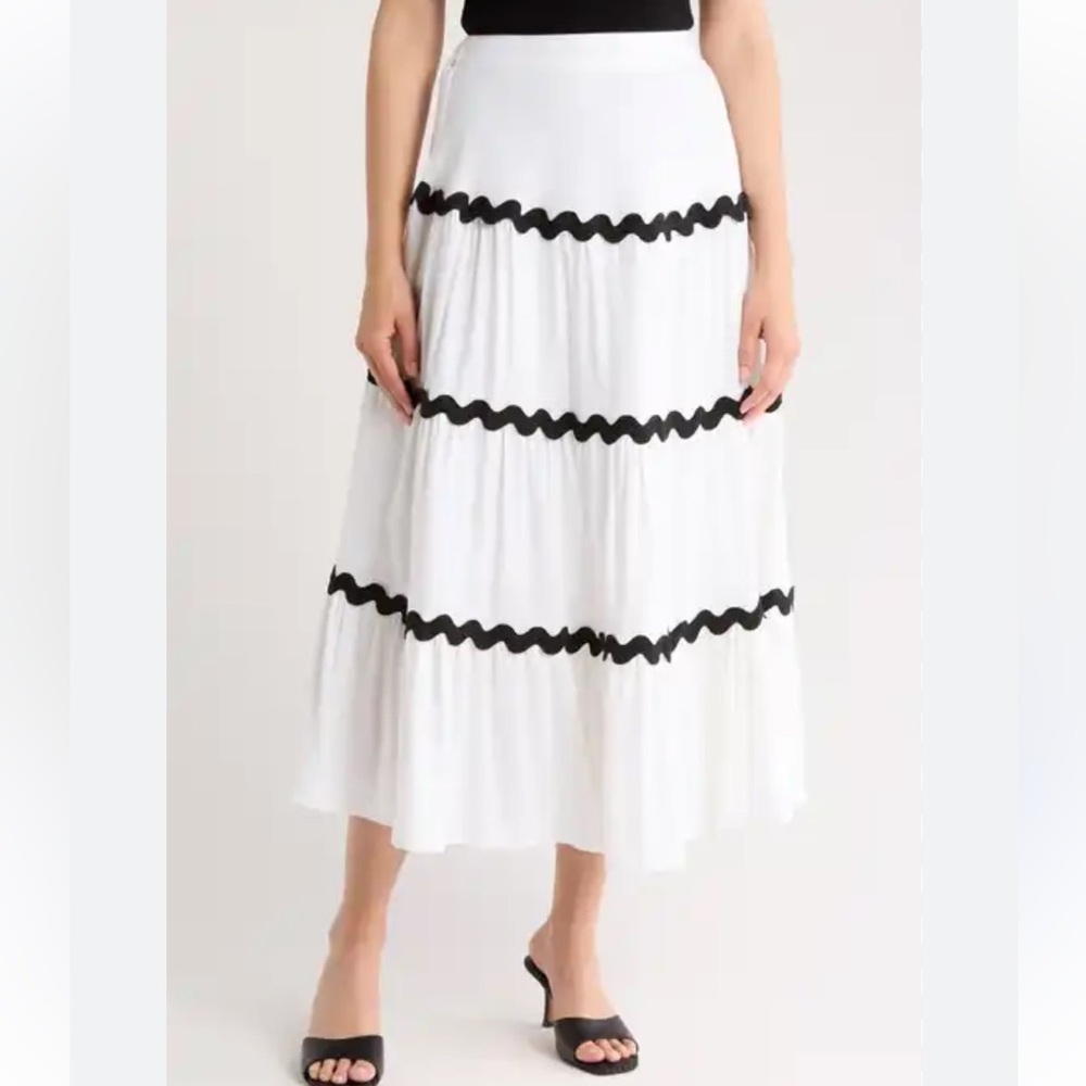 Oliviaceous Ric Rac Peasant Skirt size medium new with tags white and black